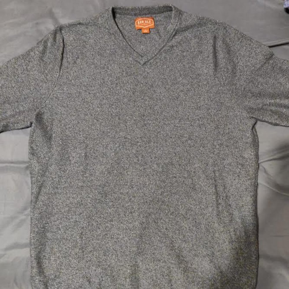 Alesbury V-Neck Pullover Sweater